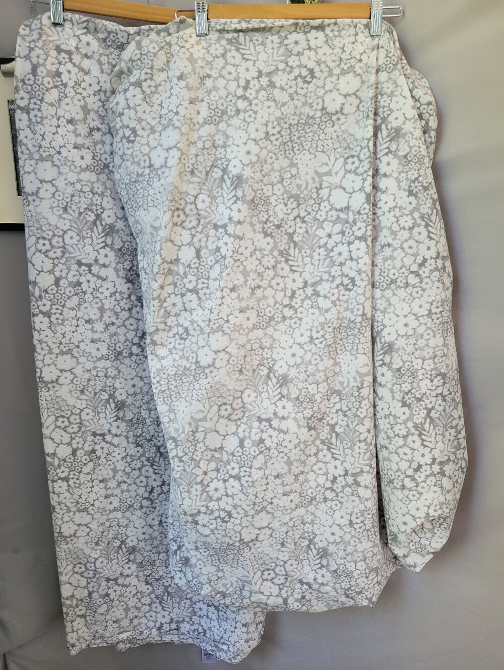 Pottery Barn Teen Flat and Fitted Sheet Floral Gray XL TWIN
